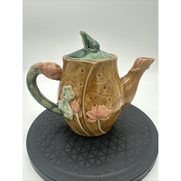 Vintage Henriksen Handpainted Classic Majolica Ceramic Frog Lily Pads Teapot - Picture 3 of 11